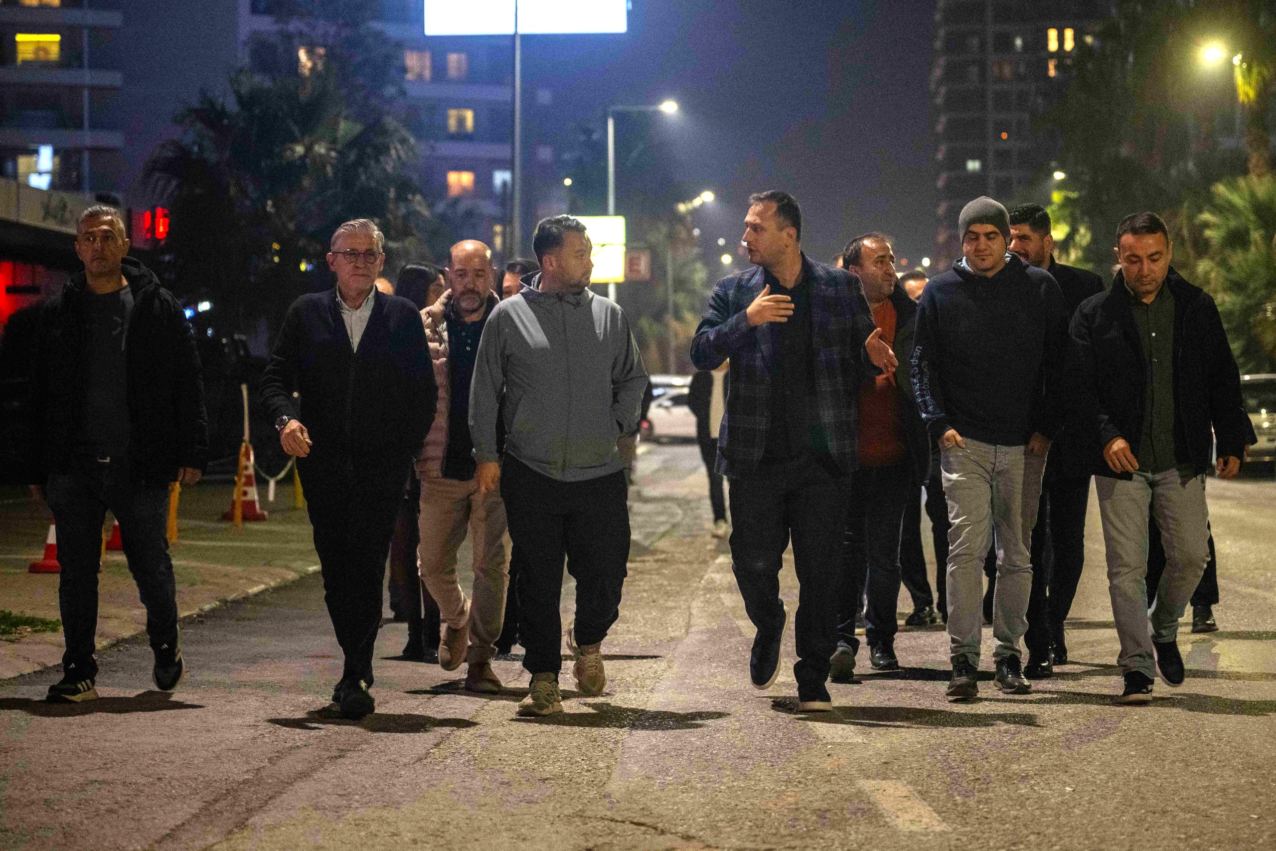 BORNOVA’DA GECE MESAİSİ BORNOVA’DA GECE MESAİSİ