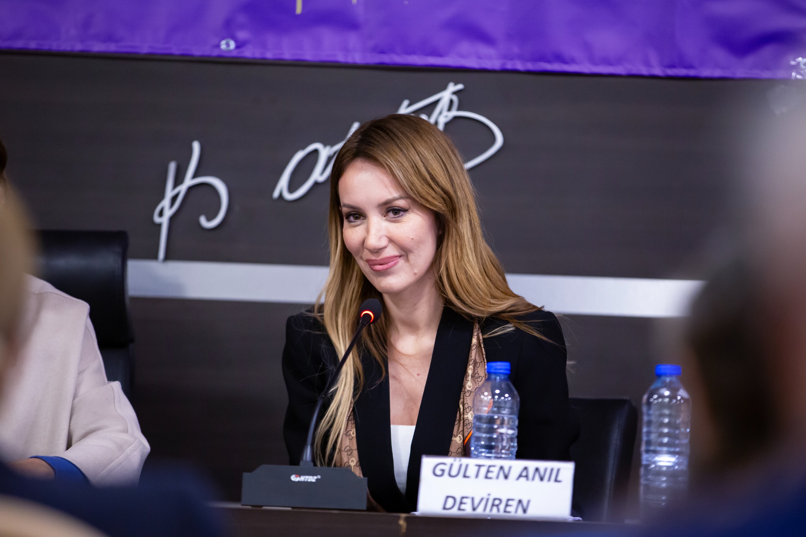 GENÇ KADINLAR NARLIDERE’DEN SES YÜKSELTTİ GENÇ KADINLAR NARLIDERE’DEN SES YÜKSELTTİ