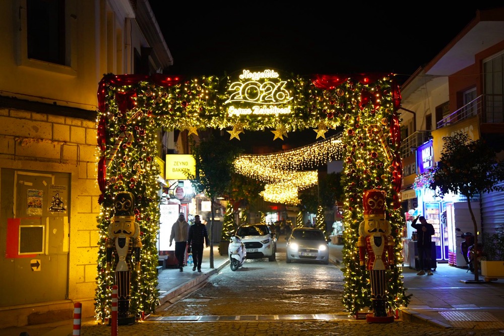 Çeşme’de yılbaşı coşkusu meydanlara taşınıyor Çeşme’de yılbaşı coşkusu meydanlara taşınıyor