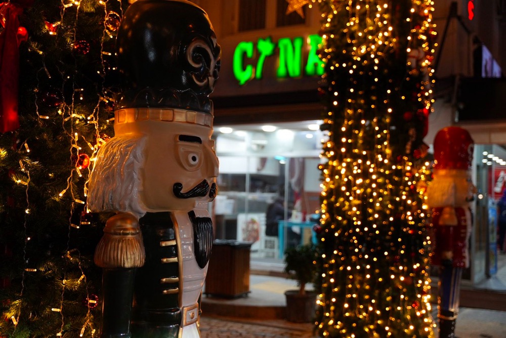 Çeşme’de yılbaşı coşkusu meydanlara taşınıyor Çeşme’de yılbaşı coşkusu meydanlara taşınıyor