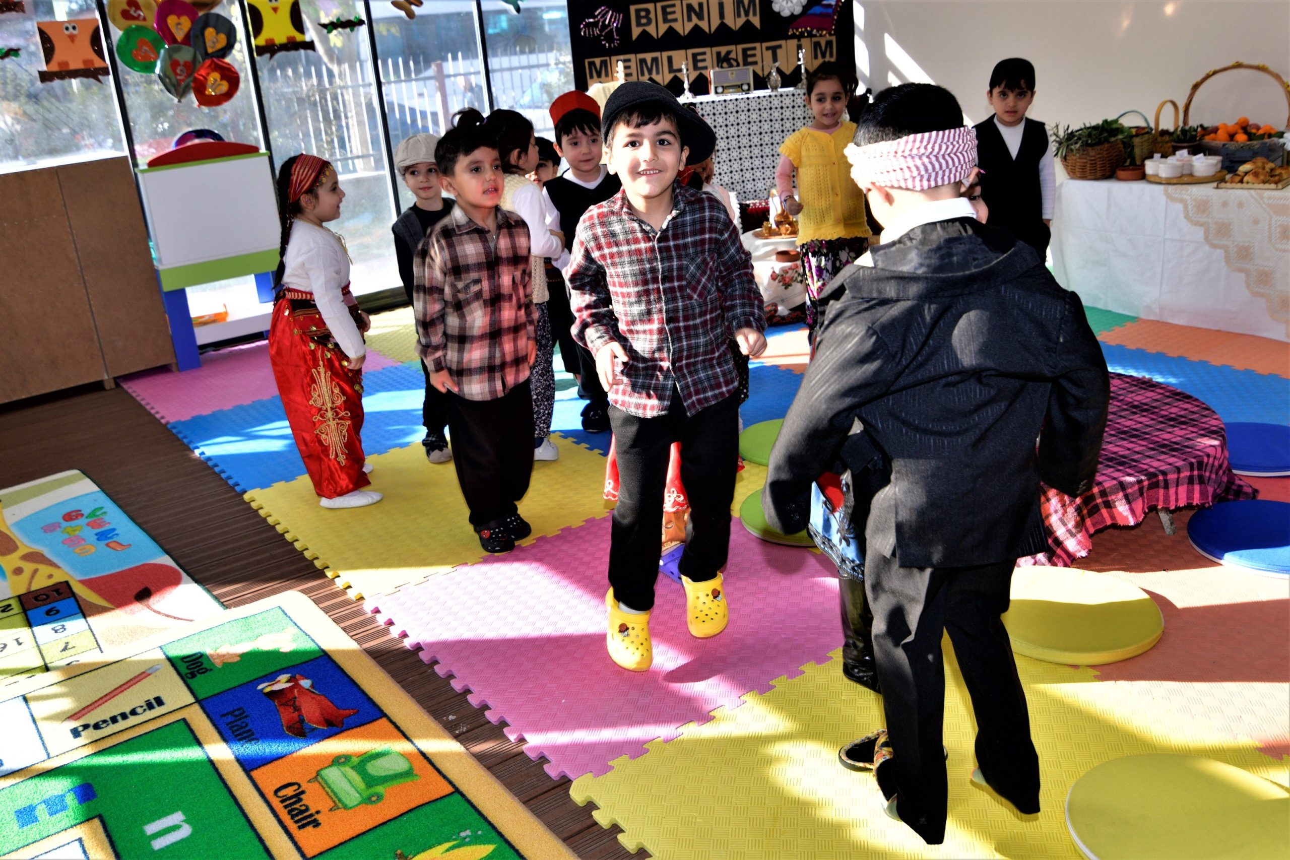 BORNOVALI MİNİKLER YERLİ MALI HAFTASI&rsquo;NI COŞKUYLA KUTLADI