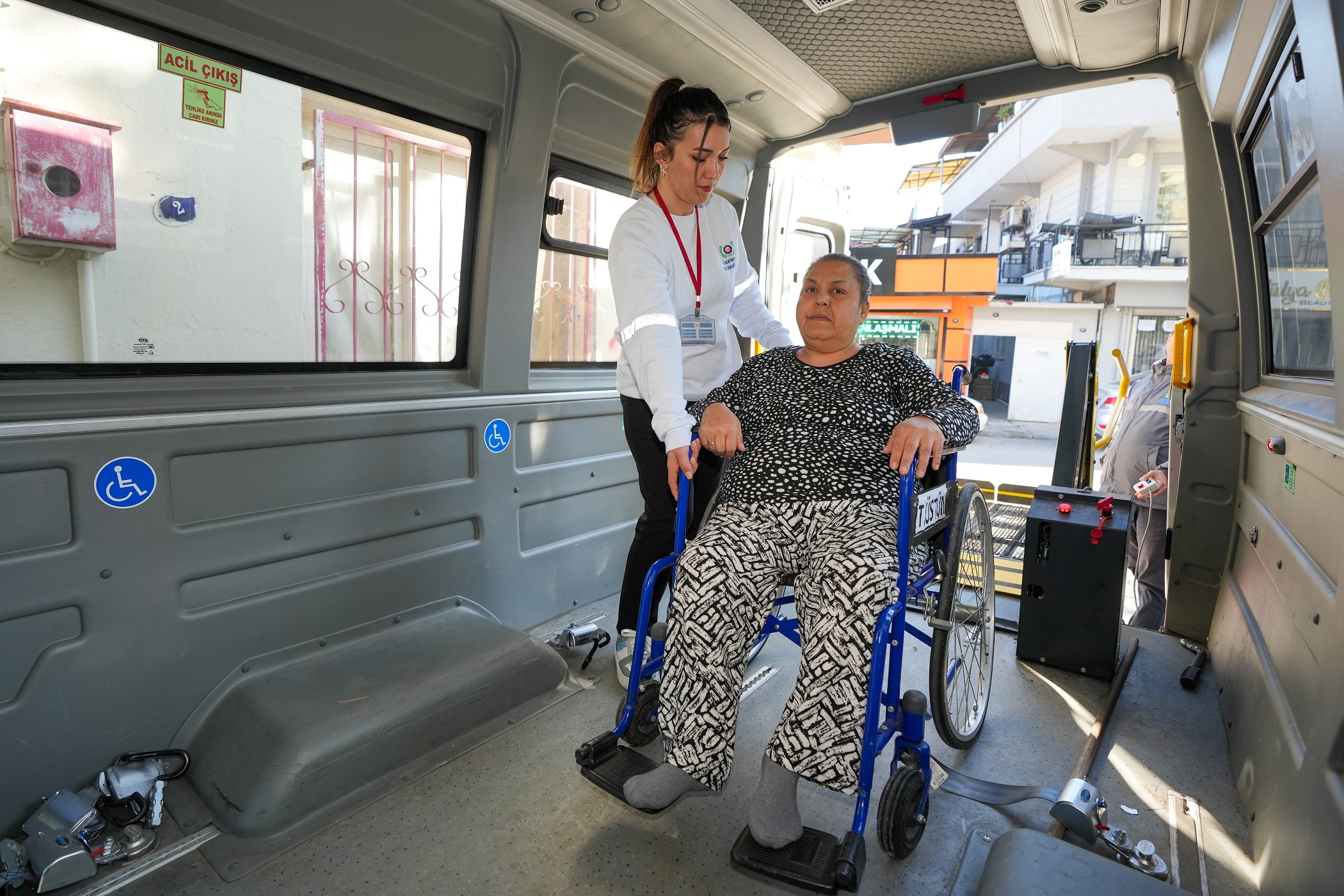 GAZİEMİR’DEN ENGELLİ VE HASTA YURTTAŞA ÜCRETSİZ ULAŞIM