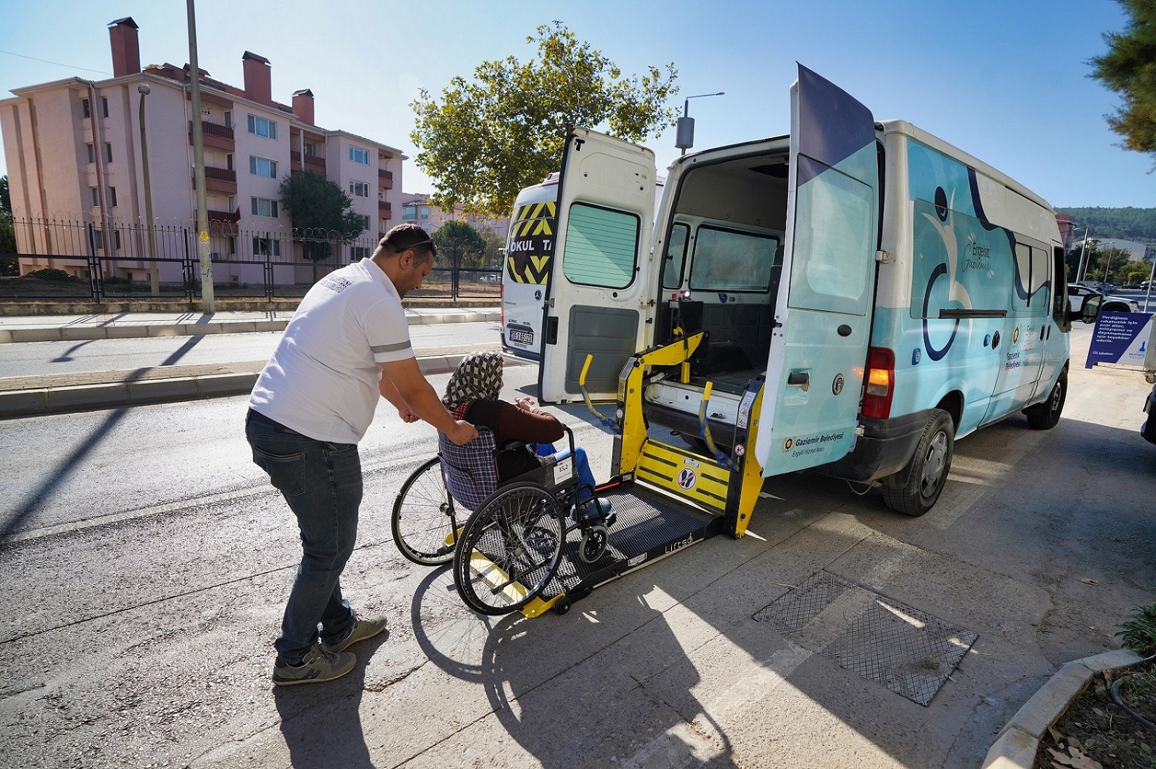 GAZİEMİR’DEN ENGELLİ VE HASTA YURTTAŞA ÜCRETSİZ ULAŞIM