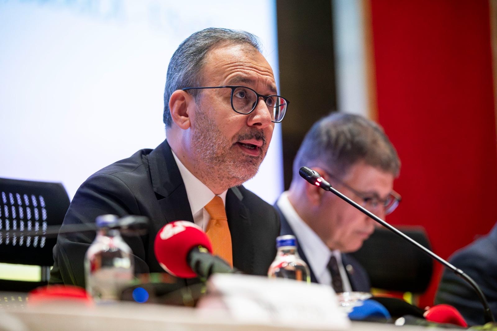 ENGELLİ SORUNLARI VE TALEPLERİ İZMİR’DE MASAYA YATIRILDI