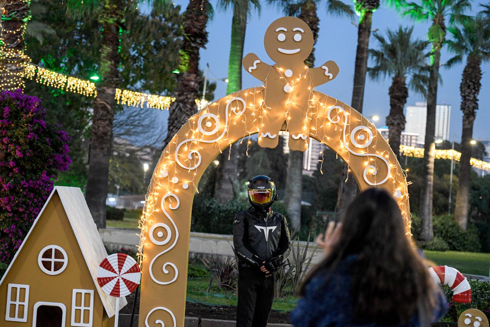 BÜYÜKŞEHİR KÜLTÜRPARK VE BOSTANLI’YA BUZ PİSTİ KURUYOR