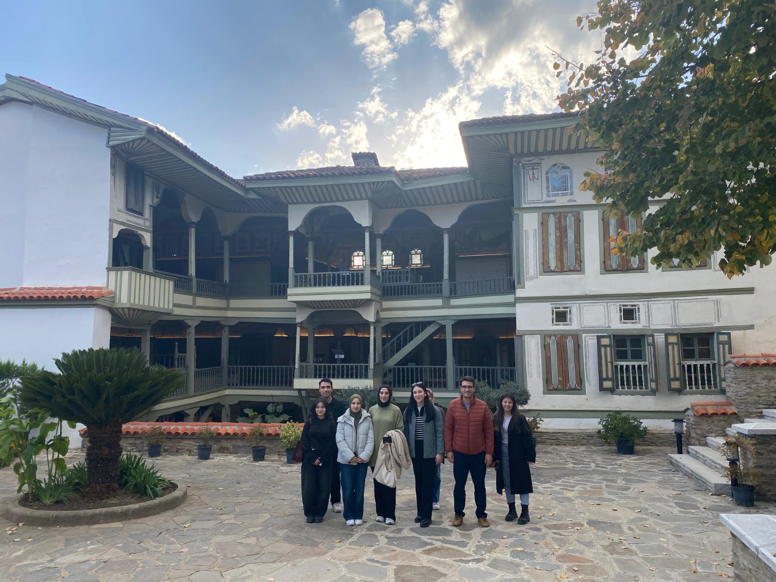 BÜYÜKŞEHİR’DEN ÜNİVERSİTE ÖĞRENCİLERİNE TİRE GEZİSİ