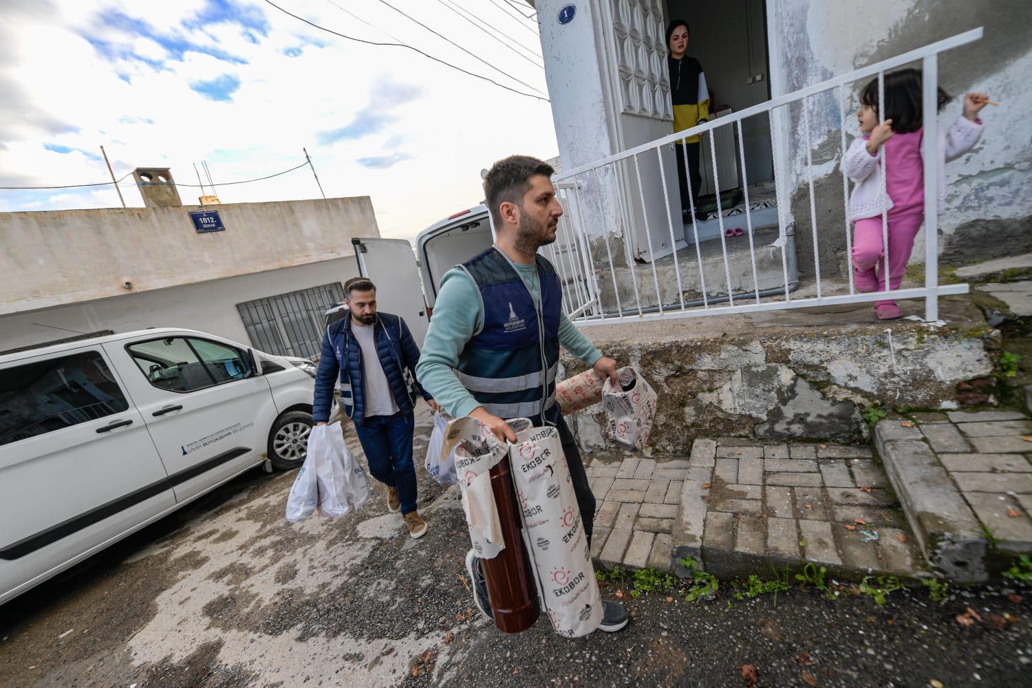 BÜYÜKŞEHİR’DEN KIŞ DESTEK PAKETİ VE NAKDİ YARDIM
