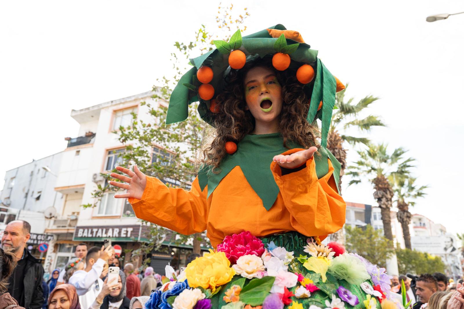 25. MANDALİNA ŞENLİĞİ ÜRETİCİNİN YÜZÜNÜ GÜLDÜRDÜ