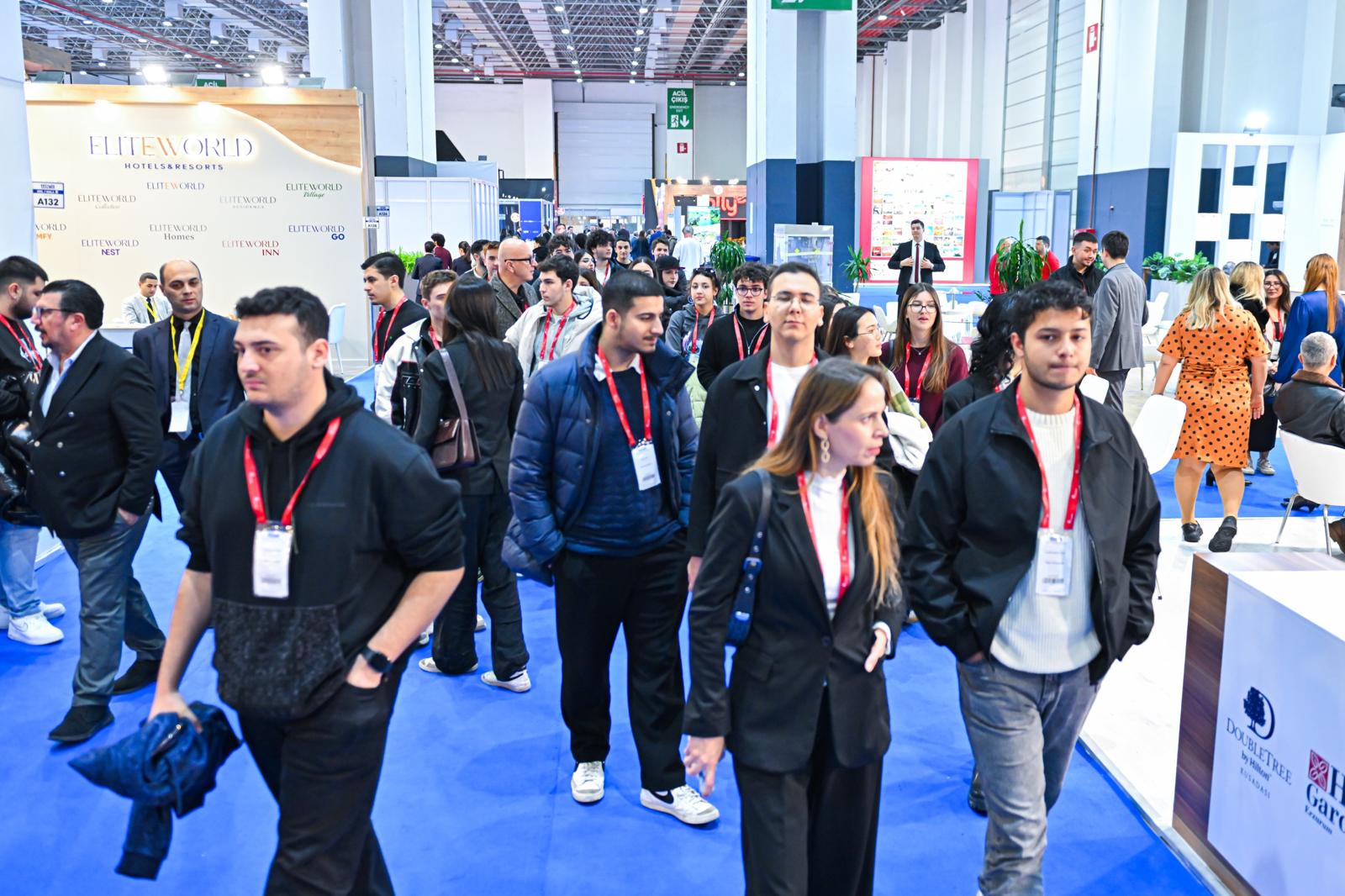 TURİZM DÜNYASI İZMİR’DE BULUŞTU