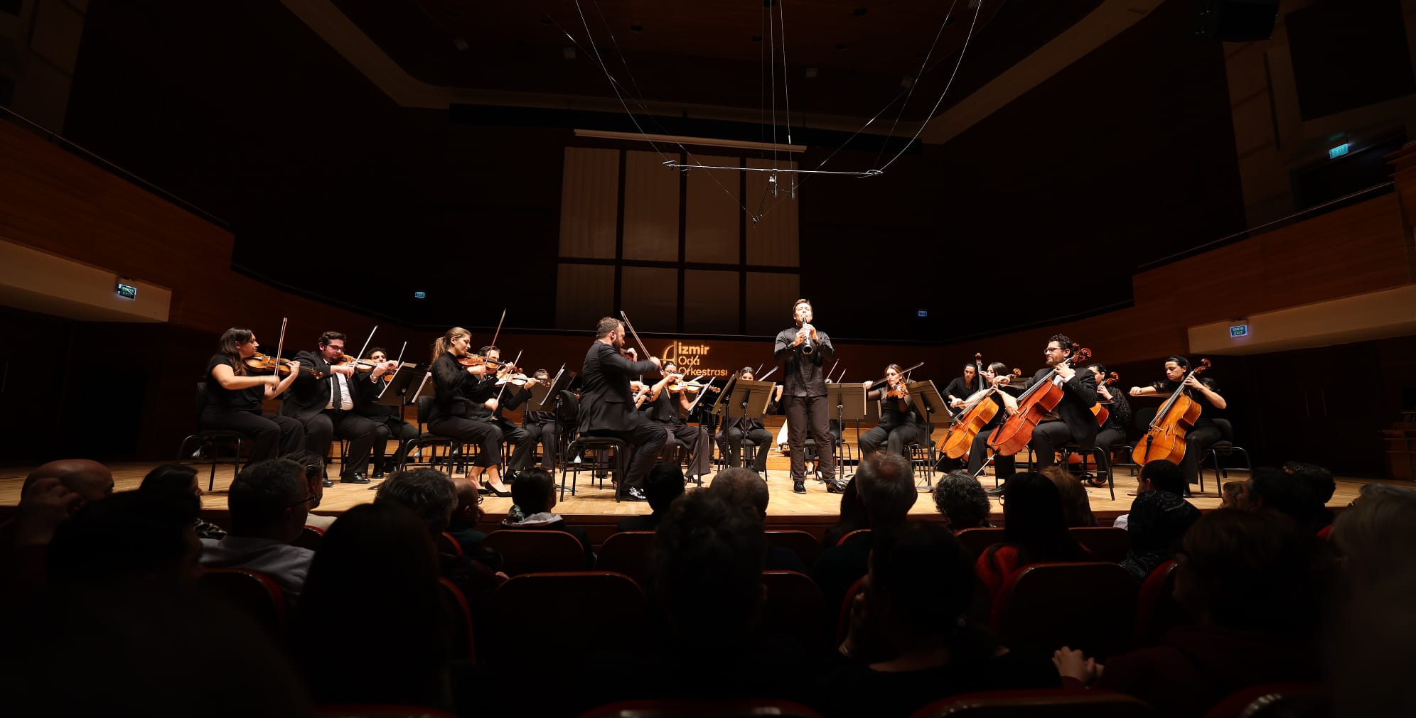 İZMİR ODA ORKESTRASI BARRAGÁN İLE SAHNEDE