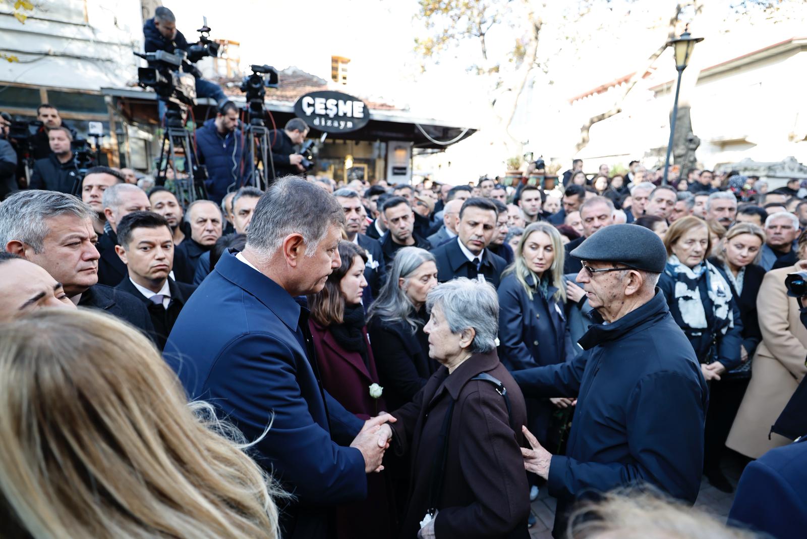 MANİSA&rsquo;NIN İLK KADIN BAŞKANI G&Uuml;LŞAH DURBAY UĞURLANIYOR