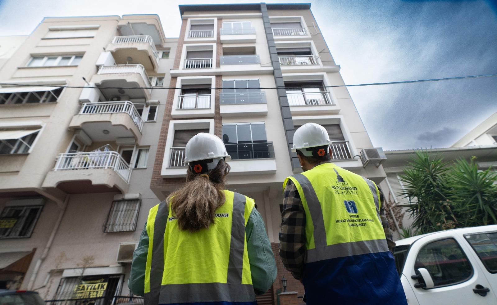 İZMİR GELECEĞİNİ G&Uuml;VENCEYE ALIYOR