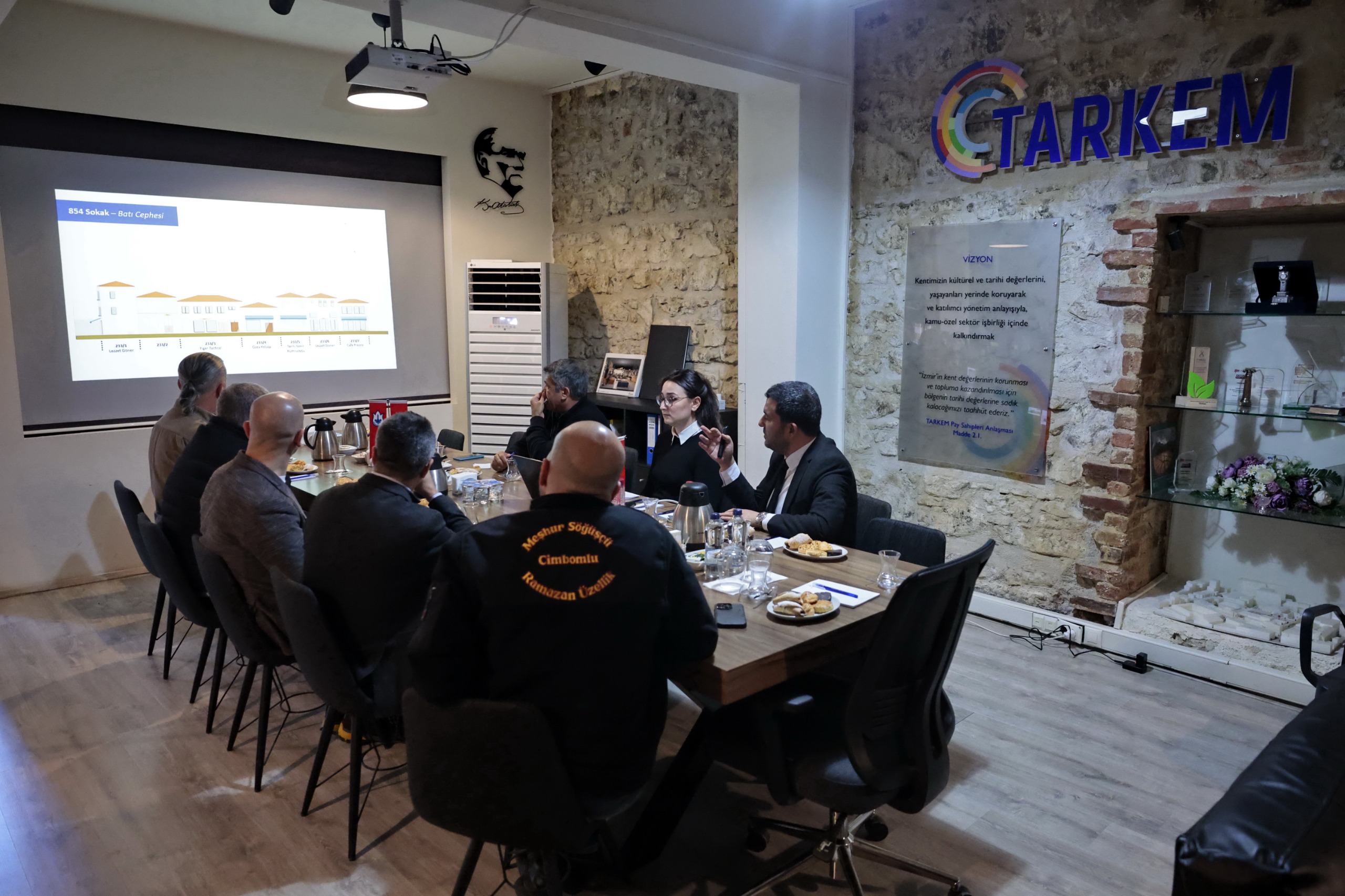 KONAK’TA ORTAK AKIL SÜRÜYOR KONAK’TA ORTAK AKIL SÜRÜYOR