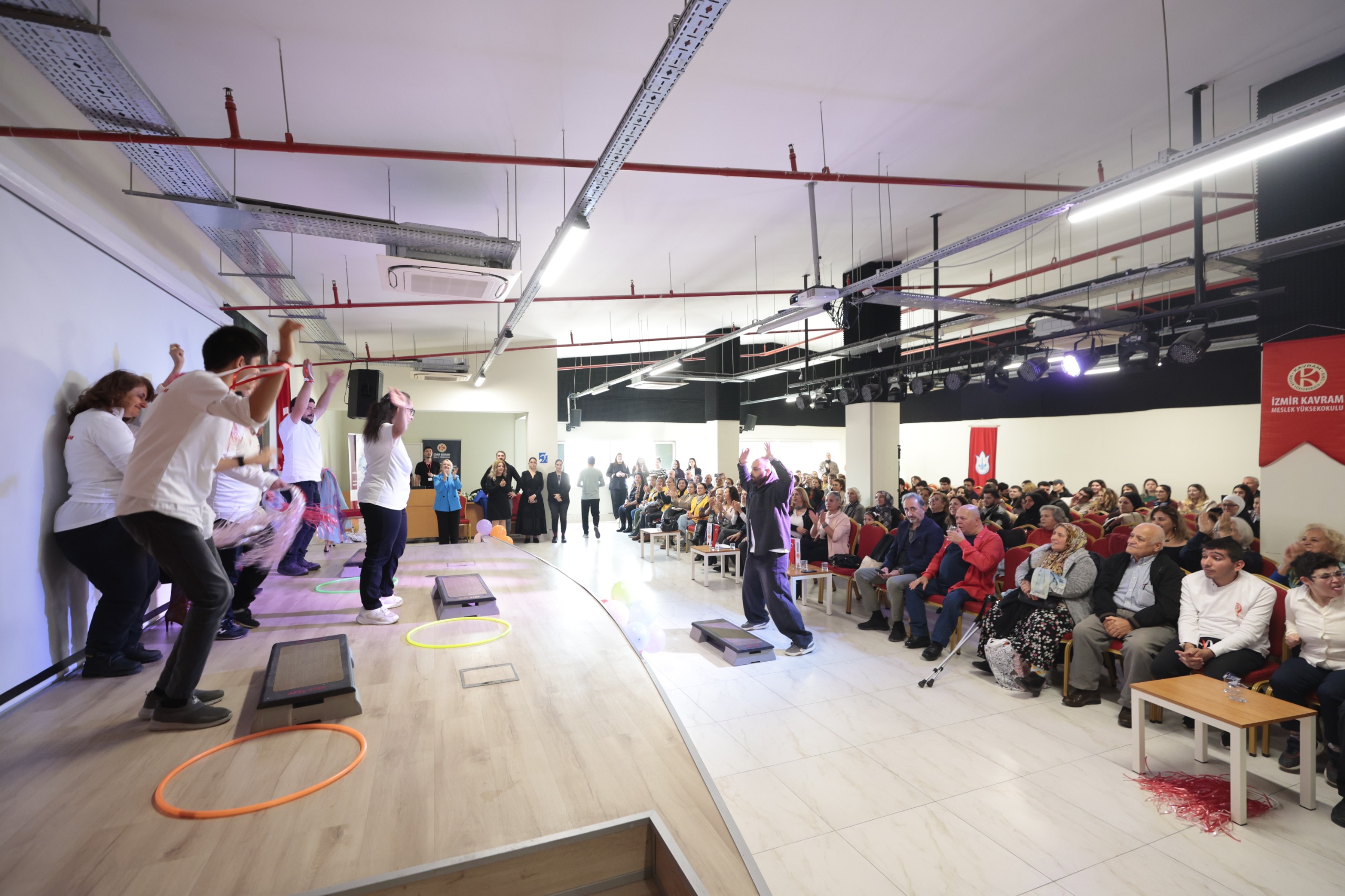 KONAK’TAN ENGELLİLER GÜNÜNE ANLAMLI ETKİNLİK