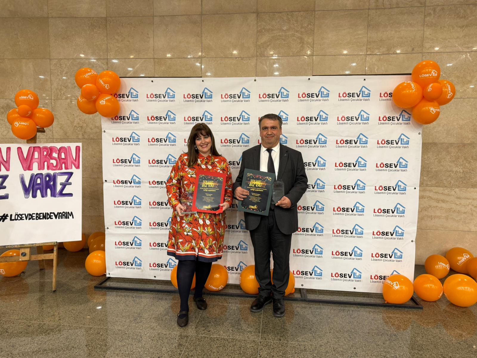 LÖSEV YILIN BASIN GÖNÜLLÜSÜ ÖDÜLÜ MURAT DEMİRCAN’A VERİLDİ