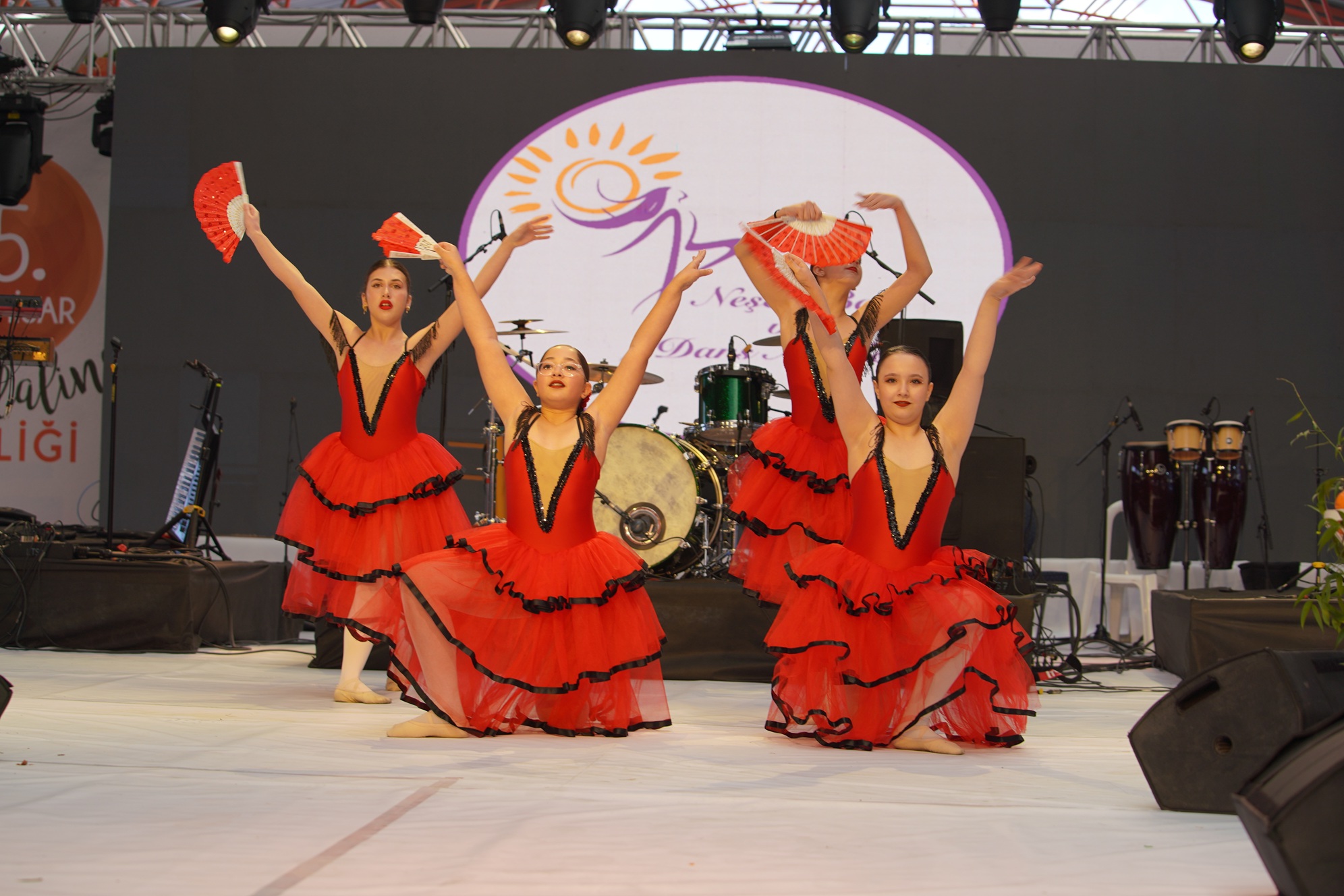 25. SEFERİHİSAR MANDALİNA ŞENLİĞİ COŞKUYLA KUTLANDI