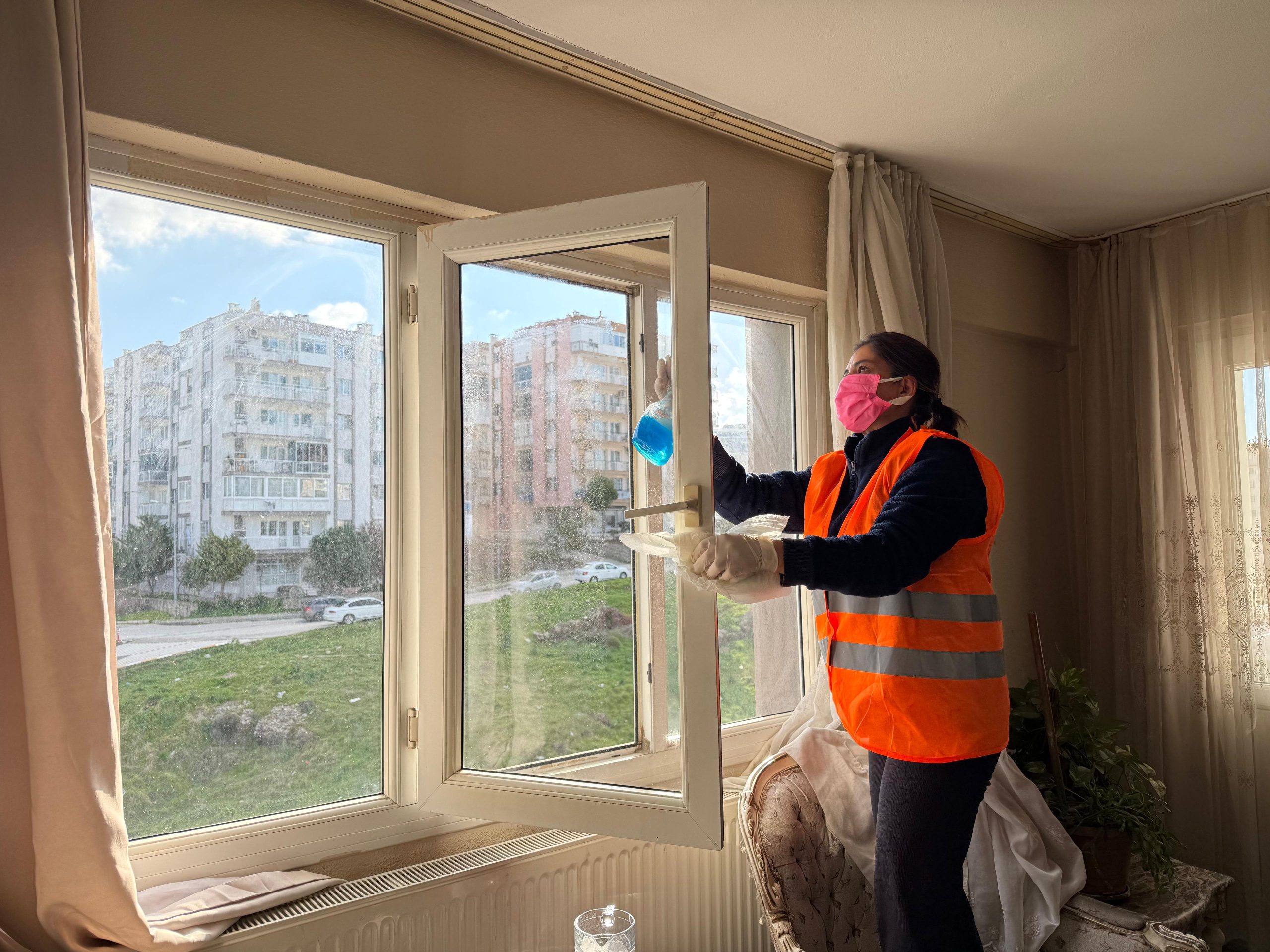 MENEMEN’DE ÜCRETSİZ HİZMET SAYISI 100’E ULAŞTI MENEMEN’DE ÜCRETSİZ HİZMET SAYISI 100’E ULAŞTI