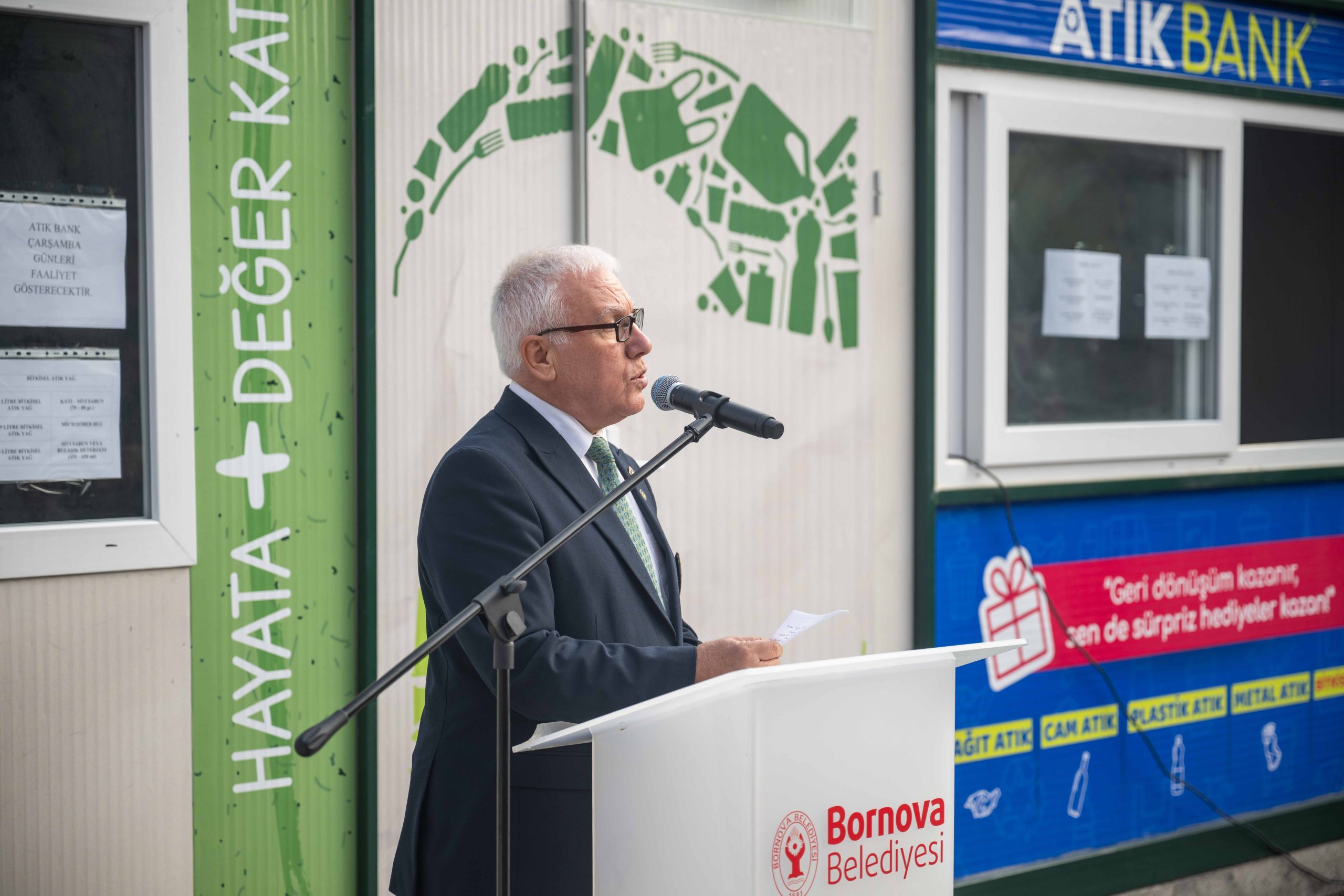 BORNOVA’DAN İZMİR’DE BİR İLK: ATIK BANK AÇILDI BORNOVA’DAN İZMİR’DE BİR İLK: ATIK BANK AÇILDI