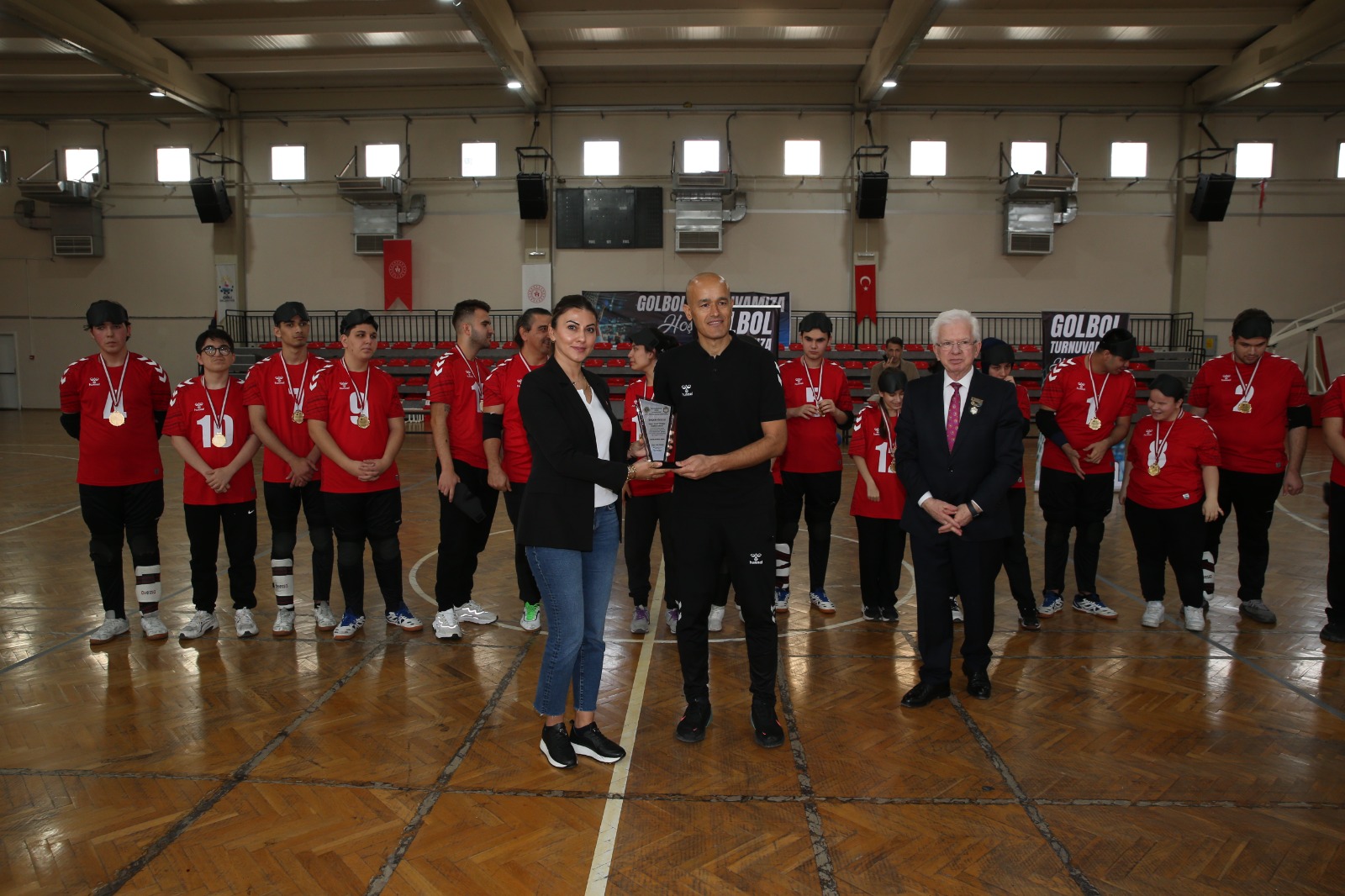 ÇİĞLİ’DE DÜNYA ENGELLİLER GÜNÜ GOLBOL TURNUVASI