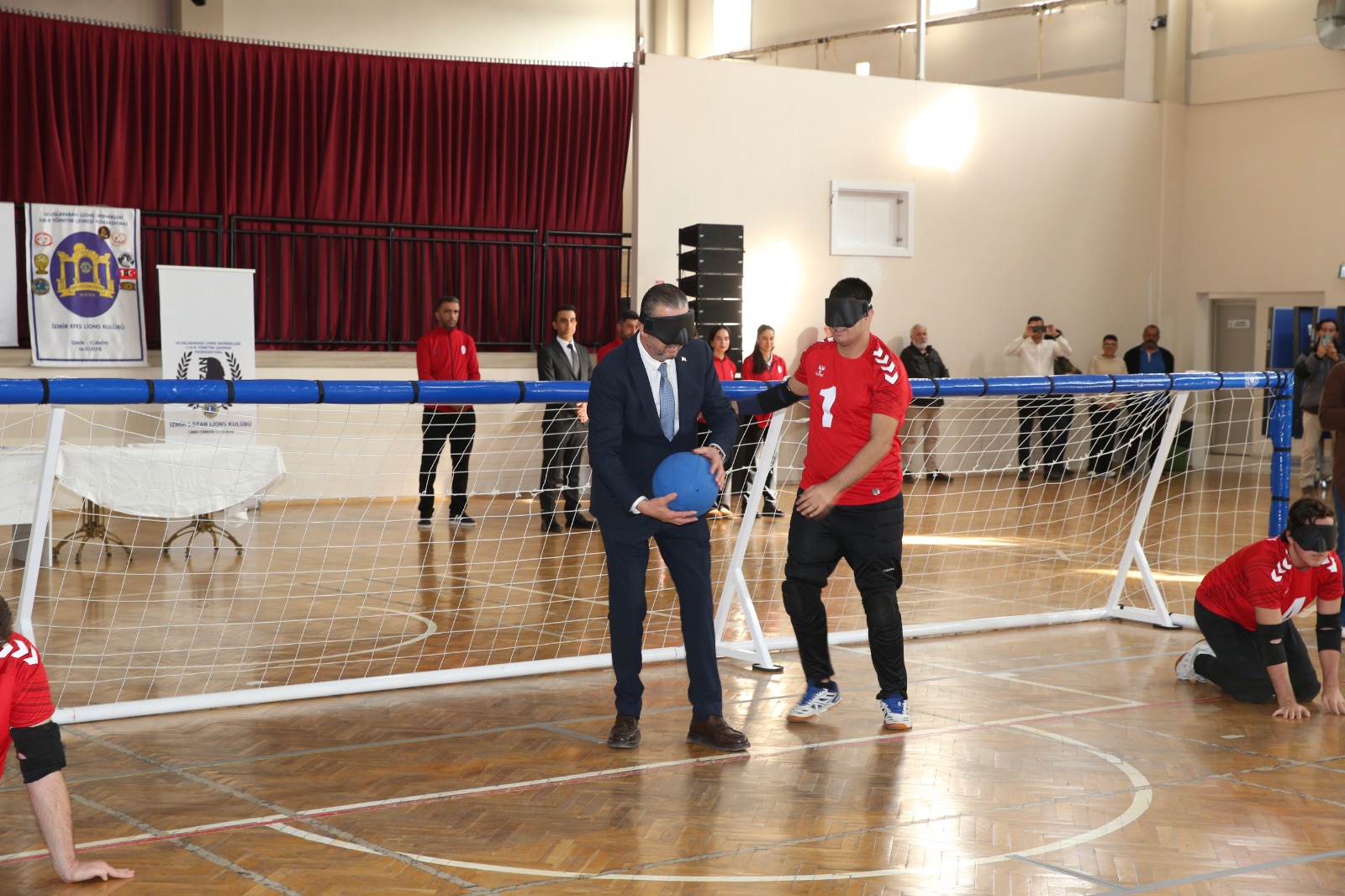 ÇİĞLİ’DE DÜNYA ENGELLİLER GÜNÜ GOLBOL TURNUVASI